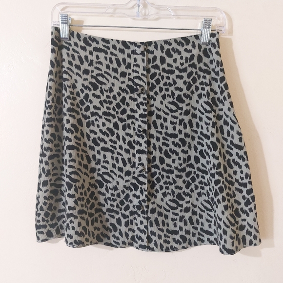 Nasty Gal Olive Green Animal Leopard Print Lightweight Flowy Trendy Mini Skirt - Picture 2 of 12